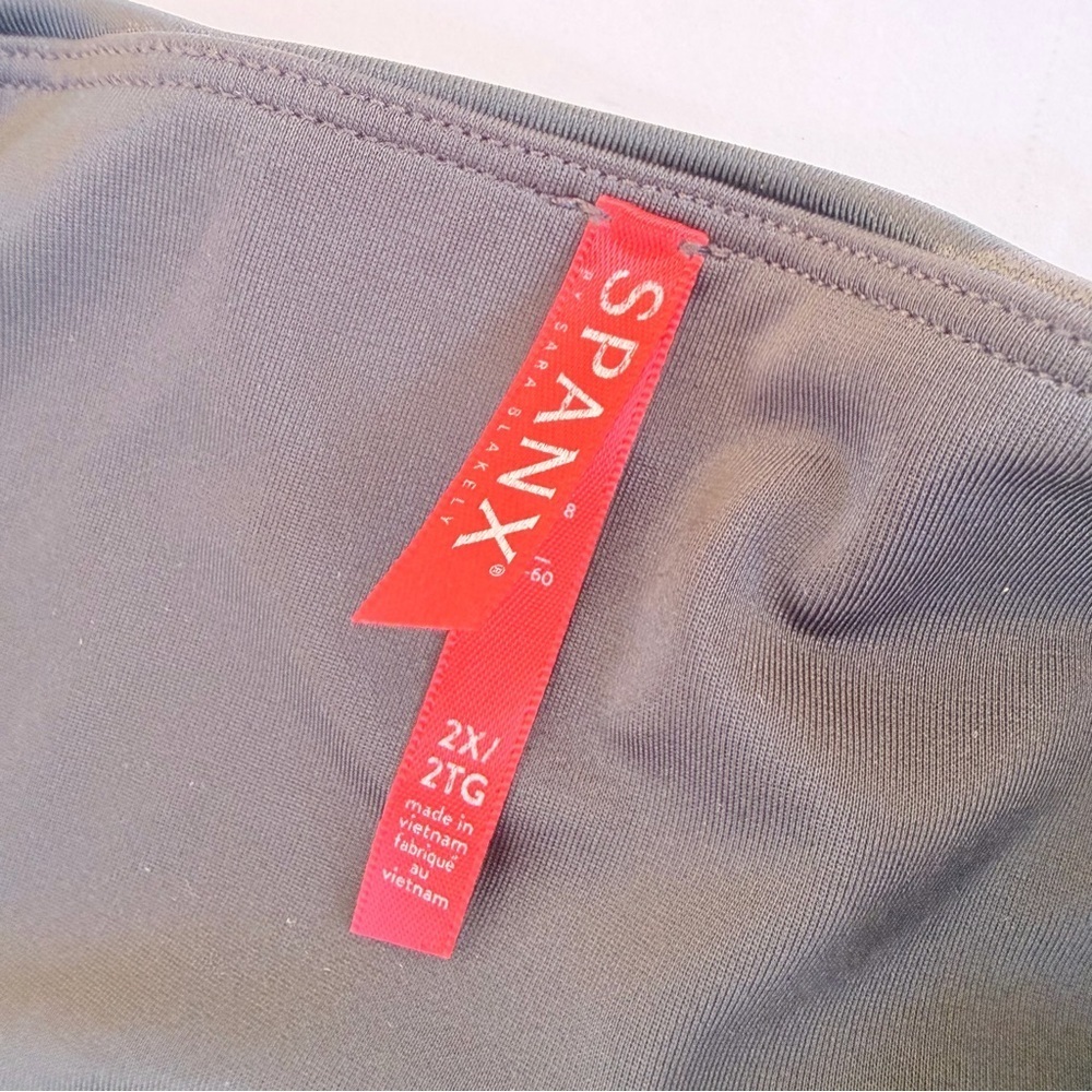Woman’s Spanx Brand Stretch Pants Black Camo Size 2X - Picture 3 of 6